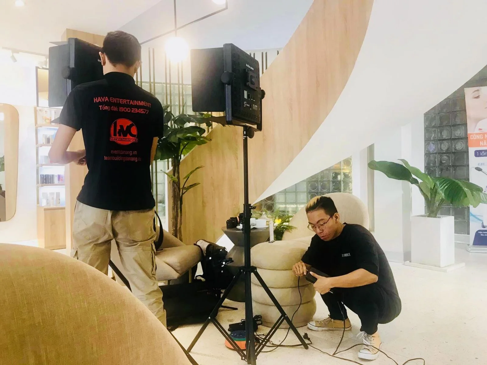 Ekip Hava Entertainment chuẩn bị thiết bị sản xuất TVC và video quảng cáo
